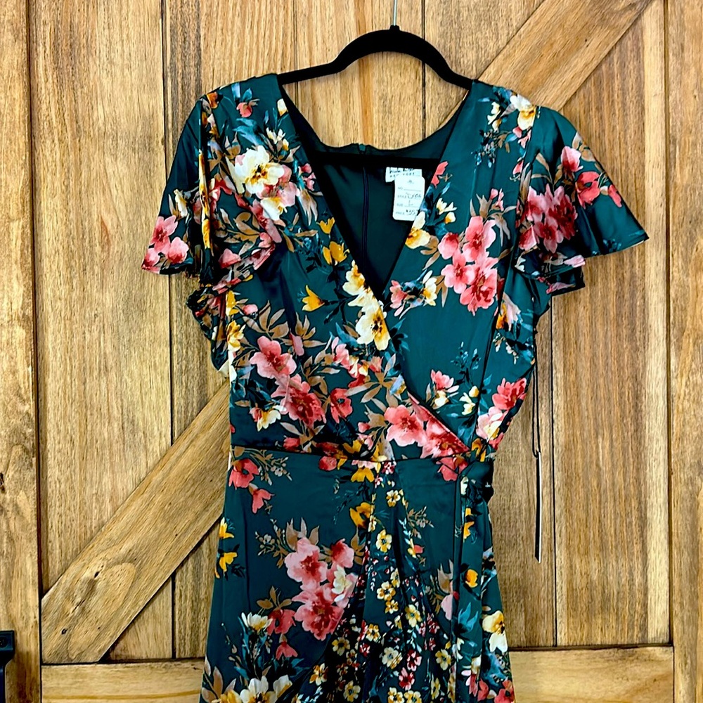 Beautiful green satin floral dress never worn